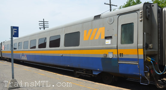 Passenger car VIA 3368 left side / Wagon de passager VIA 3368 coté gauche